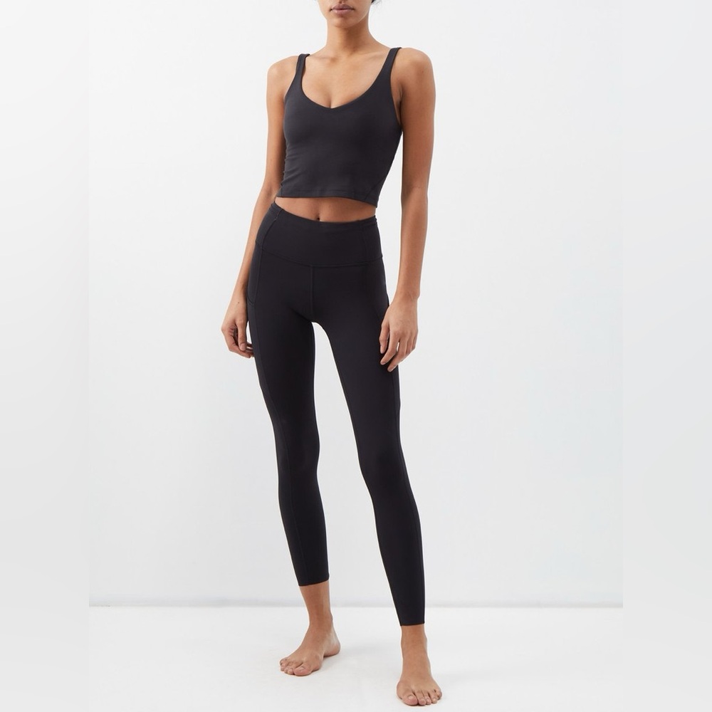 Lululemon scoop neck black sports top sz 4 built in braw